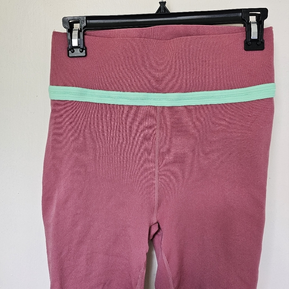 NWOT•Fabletics high-waisted cut-out leggings (L) - Picture 6 of 10